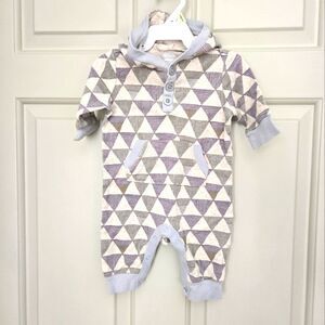 3/$15 Old Navy Jumpsuit size 0-3 m